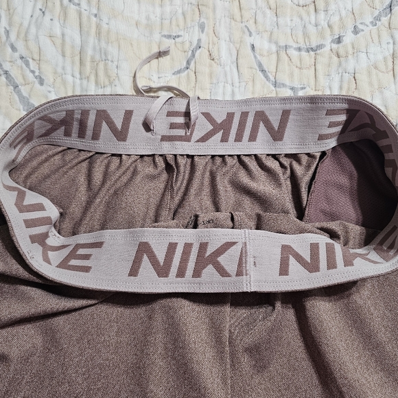 Nike Dri-FIT Women’s Athletic Shorts Rose Gold Size Large L Running Training - Picture 5 of 7